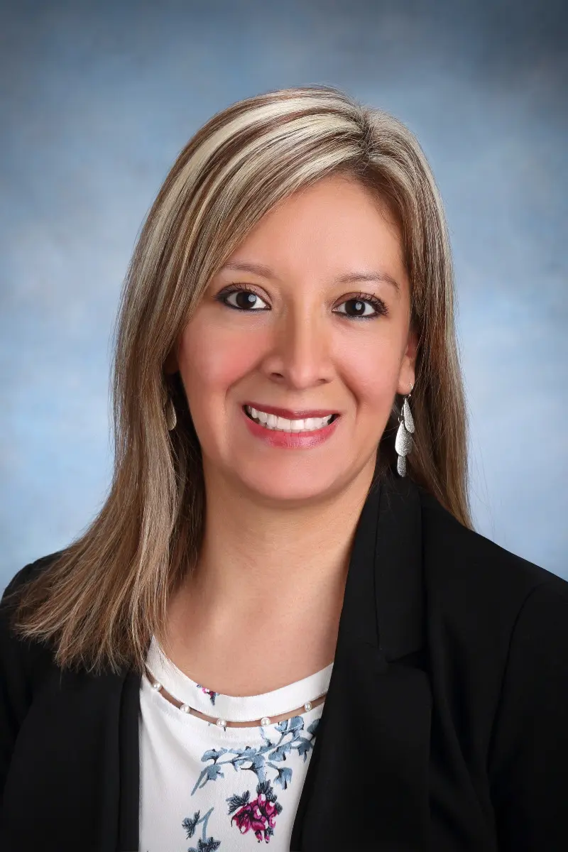 SANDOVAL_STEPHANIE_001-square-800x1200